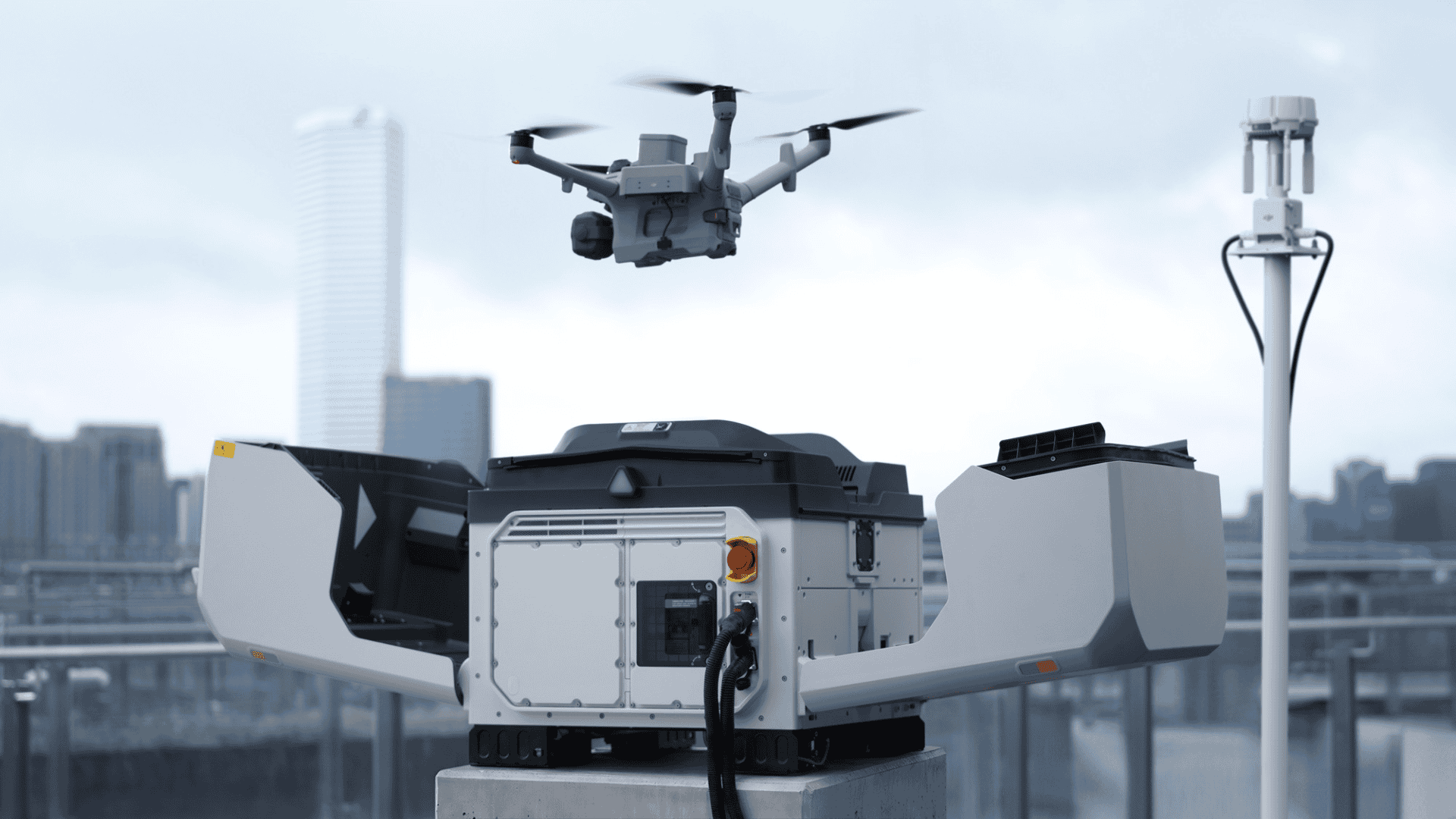 DJI Dock 4 su una copertura con Matrice 5TD e O4 Ground Station